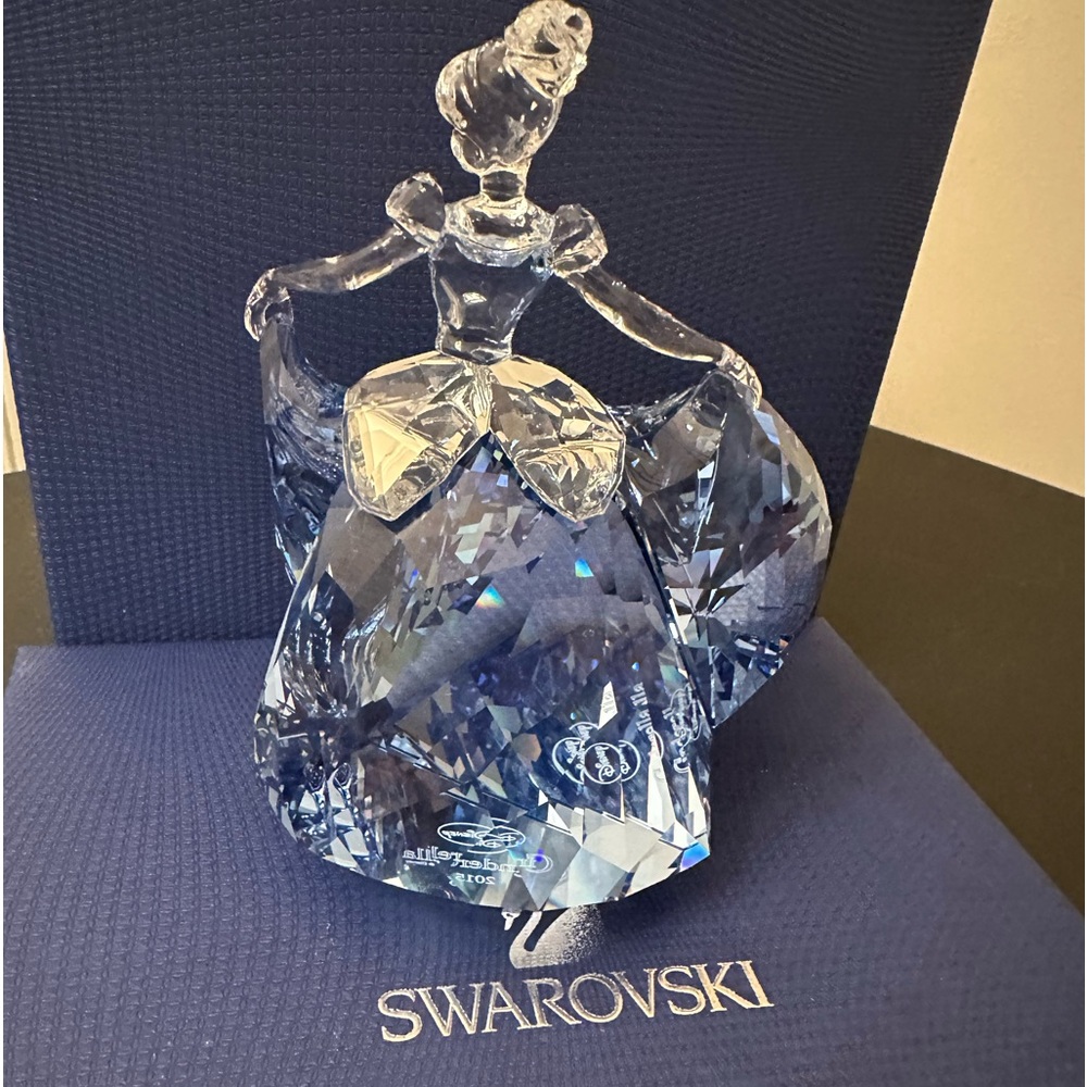Authentic Swarovski Cinderella LE 2015 figurine - Picture 2 of 7